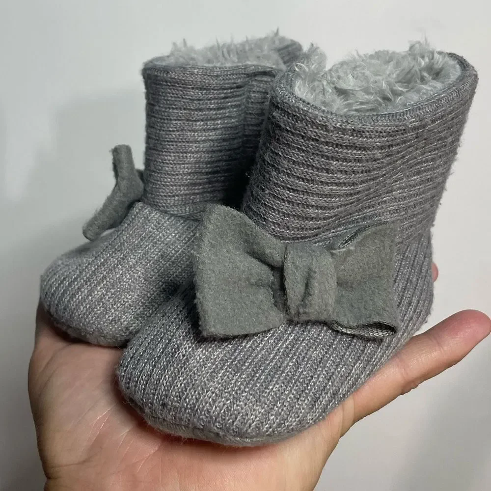 5 for $25🔥Myggpp Grey‎ Ribbed Moccasin Baby Booties (12-18 months)
